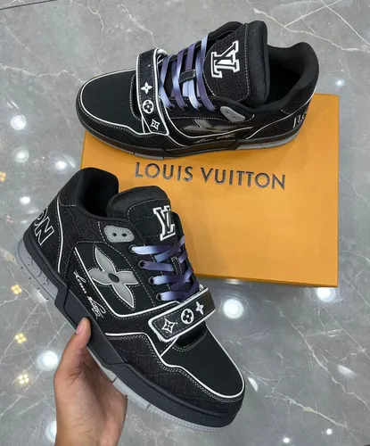 Tênis Trainer Preto Monograma Cadarço Roxo
