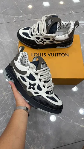 Tênis Skate Preto e Branco