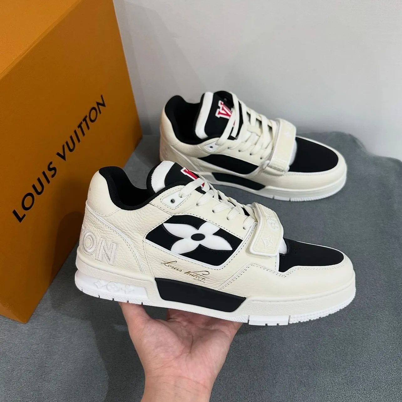 Tênis Trainer Preto e Branco