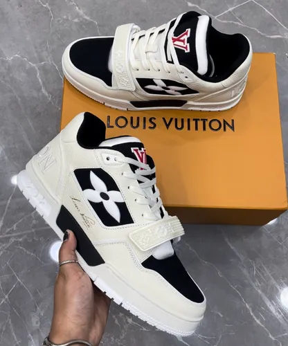 Tênis Trainer Preto e Branco Alto Contraste