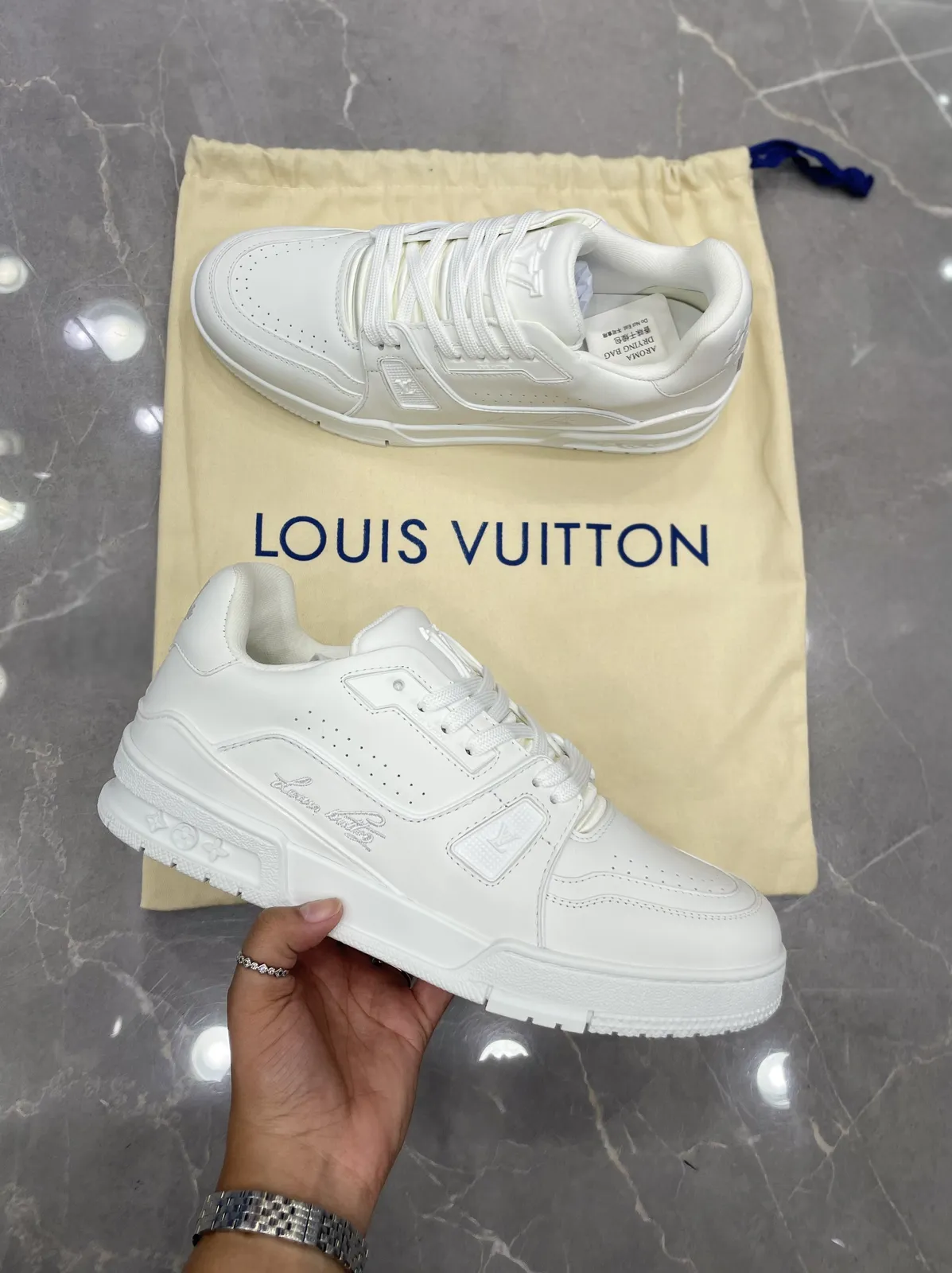 Louis Vuitton 37