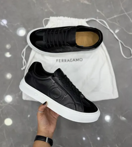 Tênis Couro Preto e Branco
