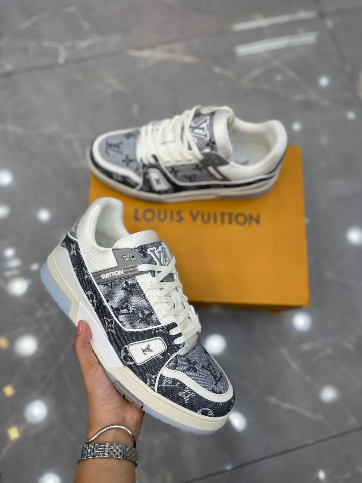 Louis Vuitton 77