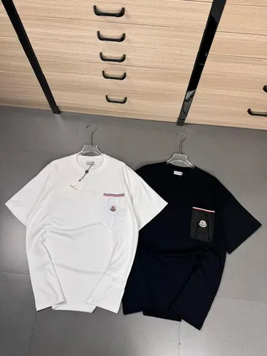Camiseta Branca e Preta
