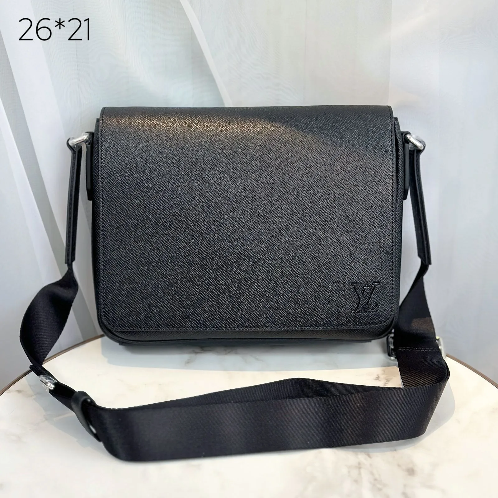 Messenger Eclipse Preta