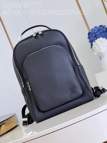 Mochila Couro Preta LV