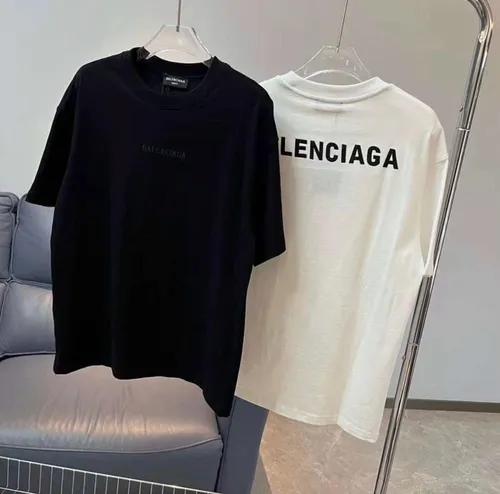 Camiseta Logo Preta e Branca