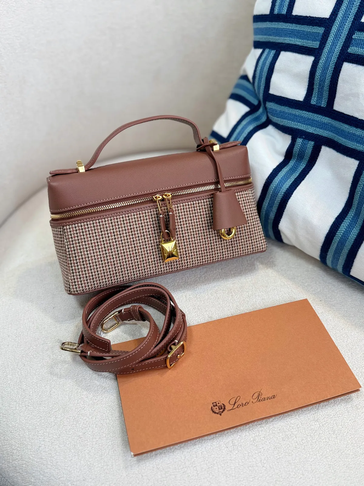 Vanity Tweed Rosa