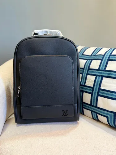 Mochila Couro Preta LV